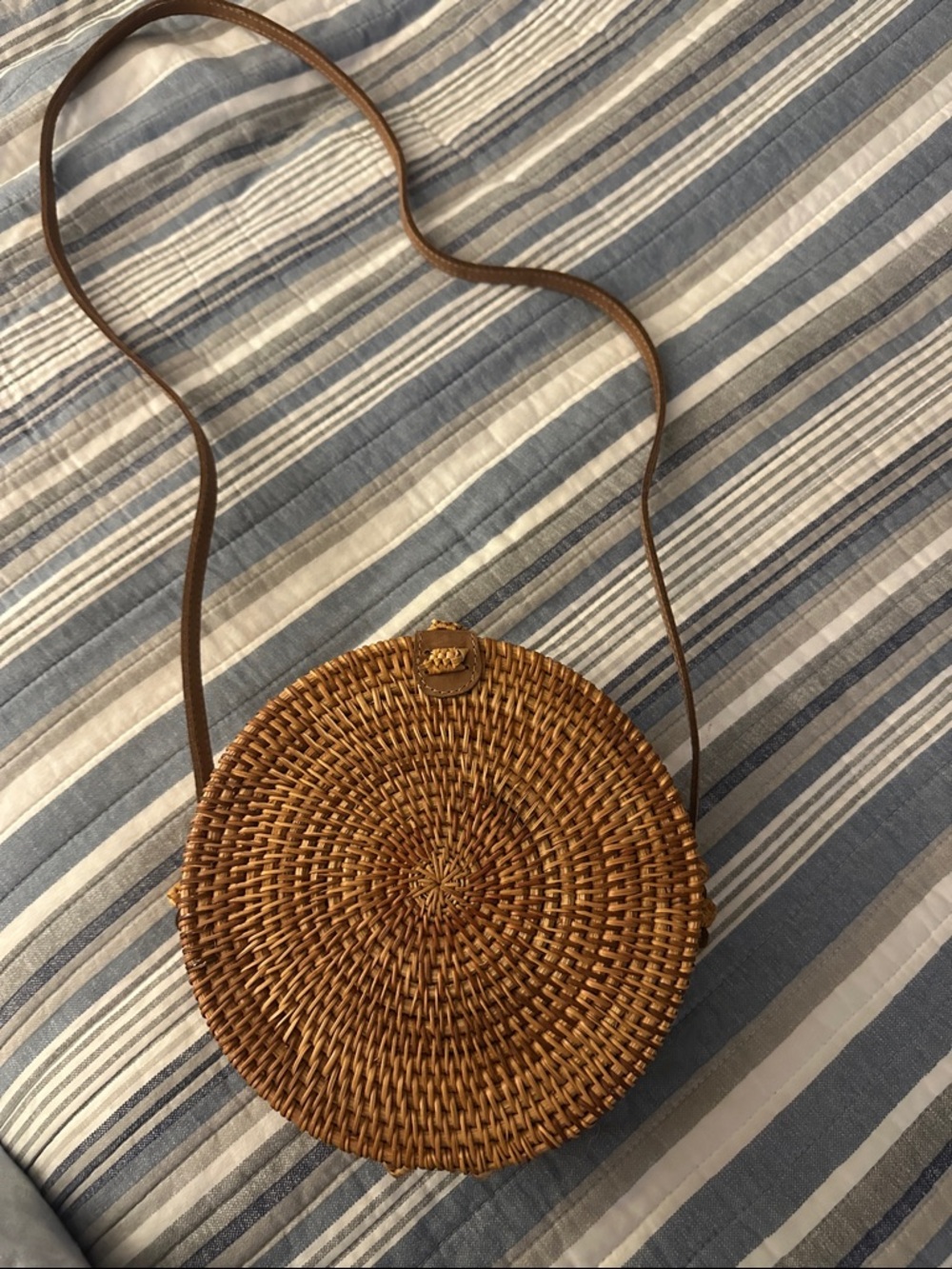 Round Woven Straw Crossbody Bag in Brown